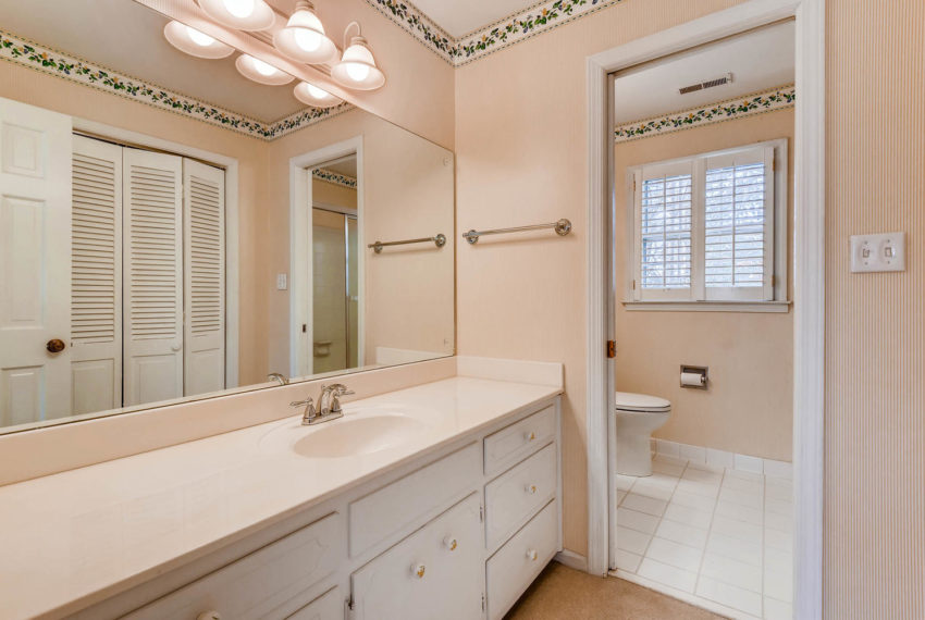 2556 midvale Forest Drive-large-031-35-2nd Floor Bathroom-1499x1000-72dpi