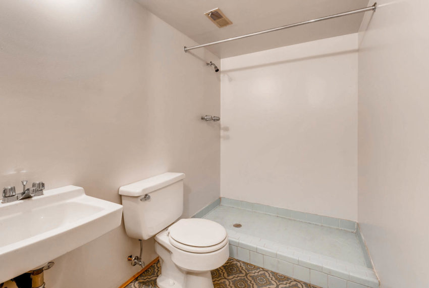 2556 midvale Forest Drive-large-034-14-Lower Level Bathroom-1499x1000-72dpi