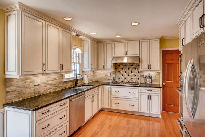 2548 Midvale Forest Drive-small-011-5-Kitchen-666x445-72dpi