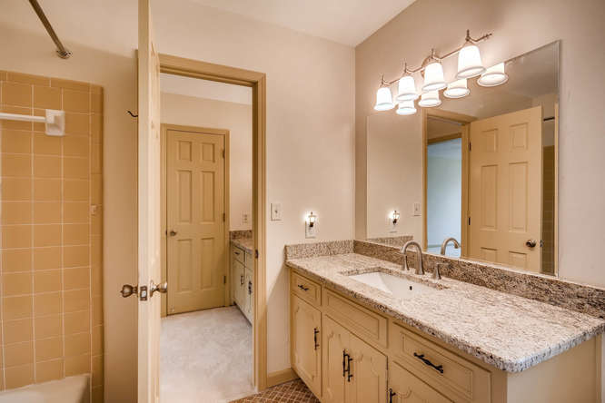 2548 Midvale Forest Drive-small-022-17-2nd Floor Master Bathroom-666x445-72dpi