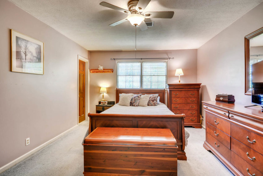 3961 Briaridge Circle Atlanta-large-023-26-2nd Floor Master Bedroom-1499x1000-72dpi