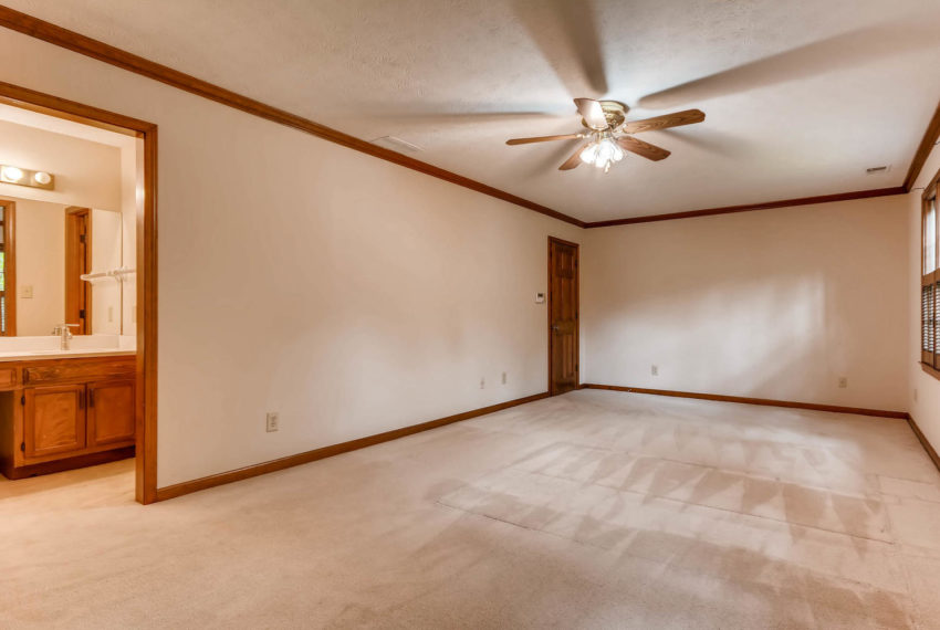 3592 Coldwater Canyon Ct-large-018-18-2nd Floor Master Bedroom-1499x1000-72dpi