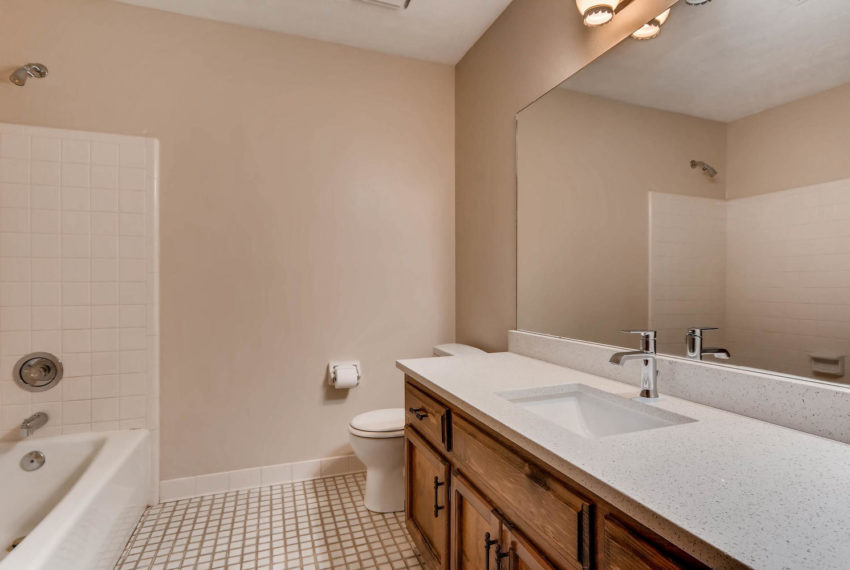3592 Coldwater Canyon Ct-large-023-13-2nd Floor Bathroom-1499x1000-72dpi