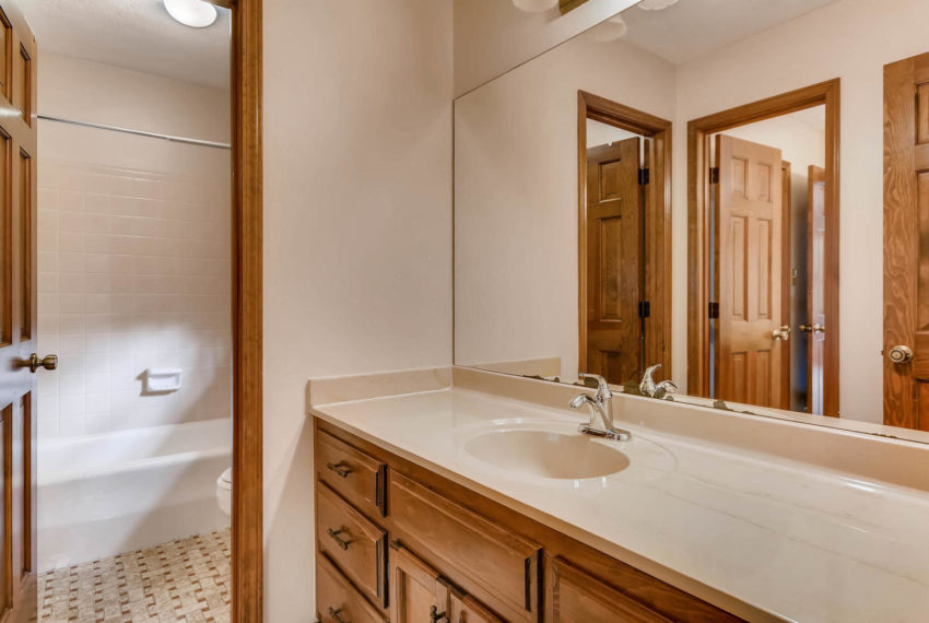 3592 Coldwater Canyon Ct-large-030-25-Bathroom-1499x1000-72dpi