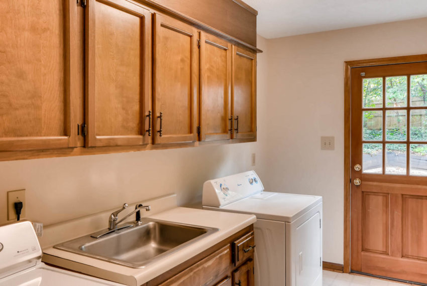 3592 Coldwater Canyon Ct-large-037-38-Laundry Room-1499x1000-72dpi