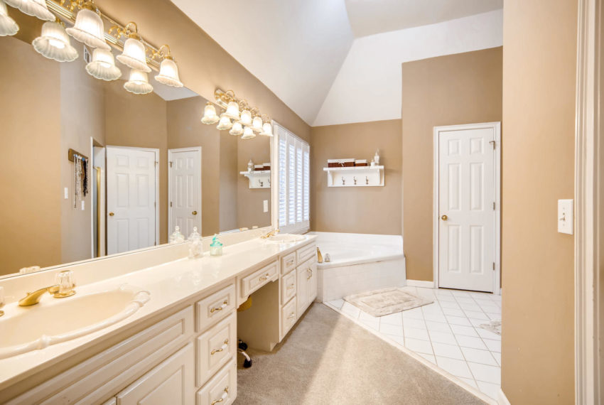 530 Oakmont Hill Duluth GA-large-022-15-2nd Floor Master Bathroom-1500x1000-72dpi
