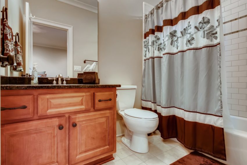 2273 Melinda Drive NE Atlanta GA - Web Quality - 026 - 31 2nd Floor Bathroom