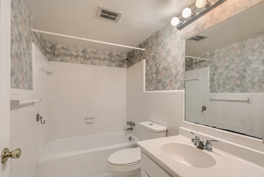 2672 Langland Ct NE Atlanta GA - Web Quality - 021 - 23 Bathroom