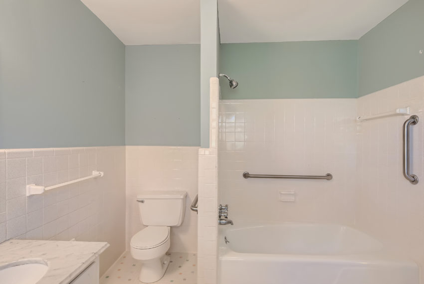 2672 Langland Ct NE Atlanta GA - Web Quality - 025 - 27 2nd Floor Primary Bathroom