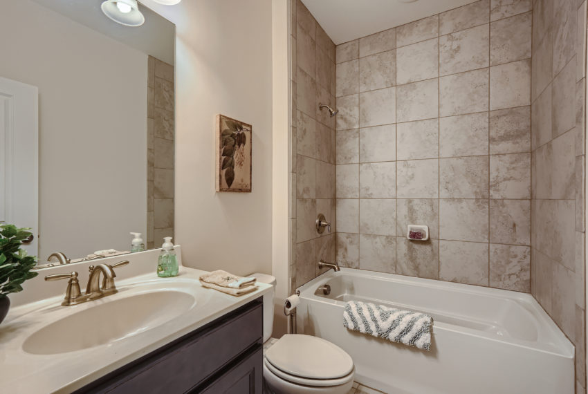 1098 Central Park Rd Decatur GA - Print Quality - 029 - 33 2nd Floor Bathroom