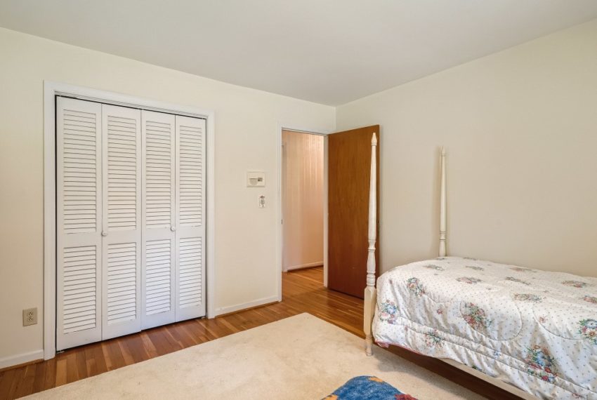 2583 Varner Drive Atlanta GA - MLS Sized - 028 - 34 2nd Floor Bedroom