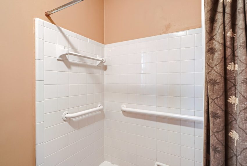 1670 Crestline Dr NE Atlanta GA - MLS Sized - 019 - 23 2nd Floor Primary Bathroom