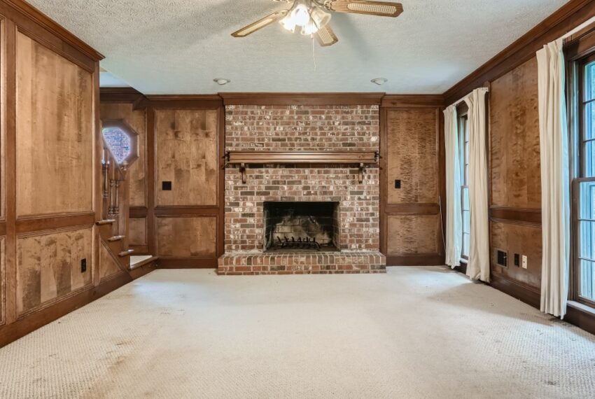 37 Family Room Feature