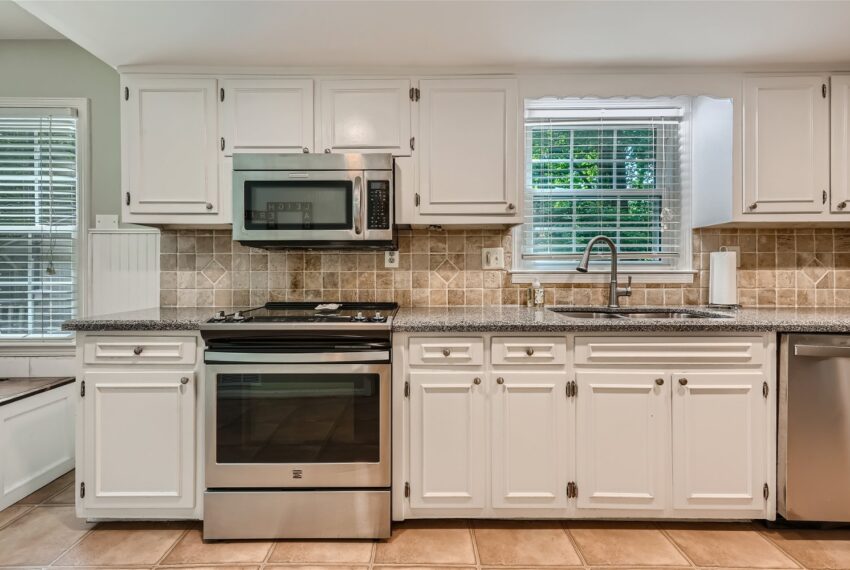 2456 Helmsdale Drive NE - Web Quality - 012 - 18 Kitchen Feature