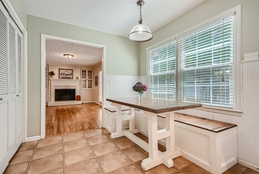 2456 Helmsdale Drive NE - Web Quality - 013 - 19 Breakfast Area