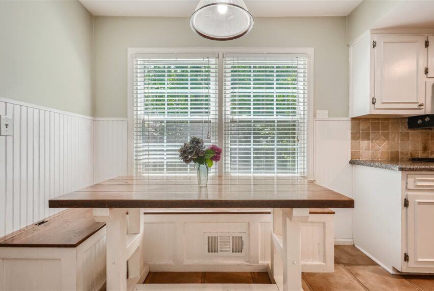 2456 Helmsdale Drive NE - Web Quality - 014 - 22 Breakfast Area Feature