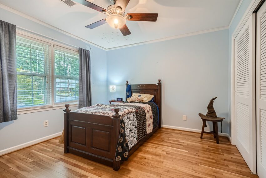 2456 Helmsdale Drive NE - Web Quality - 031 - 46 2nd Floor Bedroom