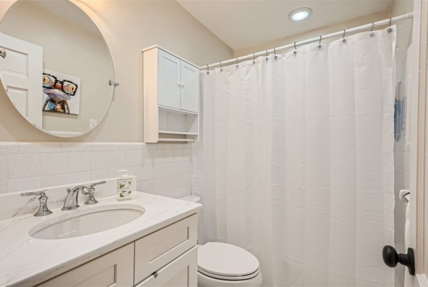 2456 Helmsdale Drive NE - Web Quality - 032 - 47 2nd Floor Bathroom