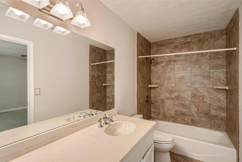 5560 Rosser Rd - Web Quality - 017 - 19 2nd Floor Primary Bathroom