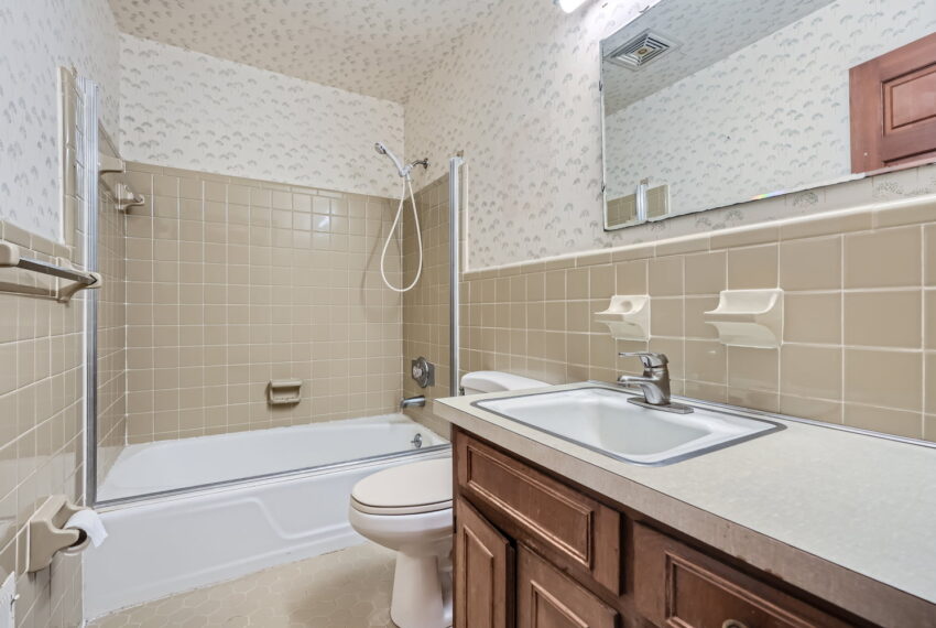 2255 Shasta Way NE - Web Quality - 032 - 57 Lower Level Bathroom