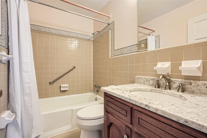 3251 Wake Robin Trail - Web Quality - 020 - 30 2nd Floor Bathroom