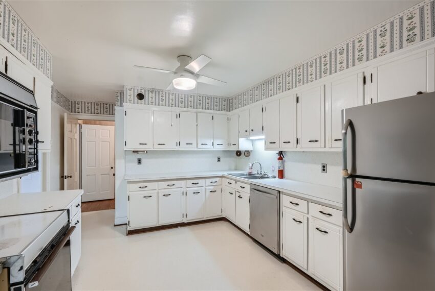 4254 Peachtree Dunwoody Rd - Web Quality - 009 - 15 Kitchen