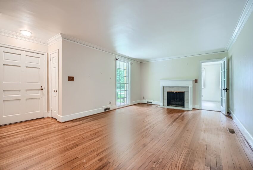 4254 Peachtree Dunwoody Rd - Web Quality - 013 - 20 Family Room