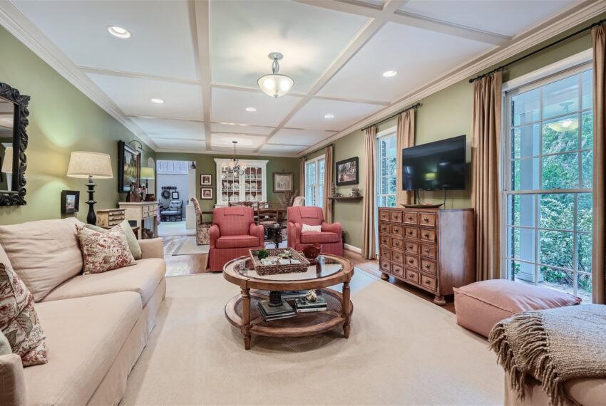 2103 Oakawana Rd NE - Web Quality - 013 - 19 Living Room