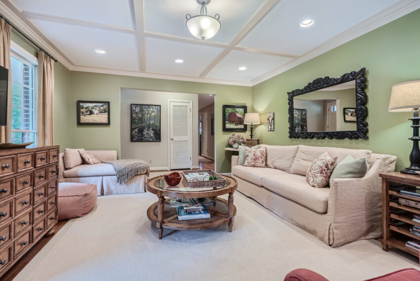 2103 Oakawana Rd NE - Web Quality - 015 - 22 Living Room