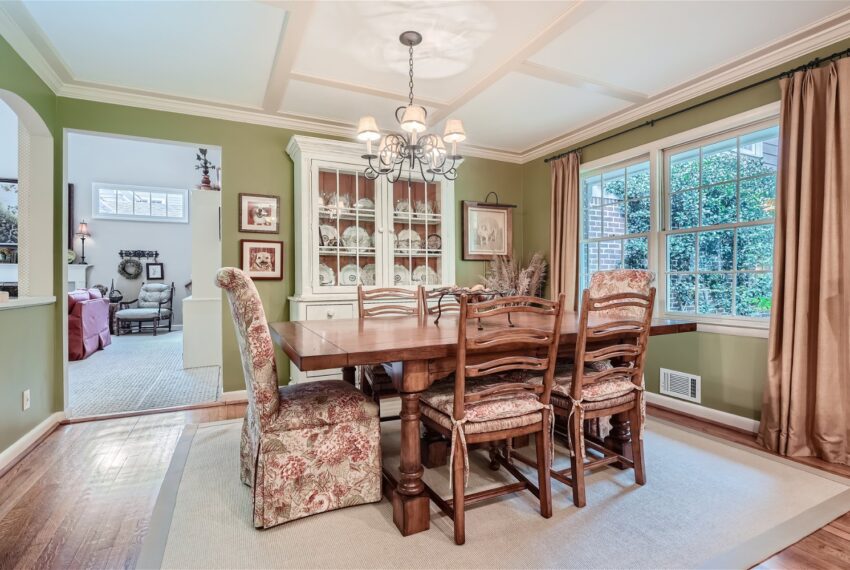 2103 Oakawana Rd NE - Web Quality - 016 - 23 Dining Room