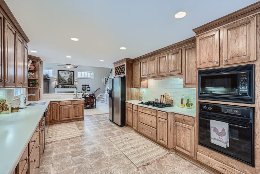 2103 Oakawana Rd NE - Web Quality - 020 - 29 Kitchen