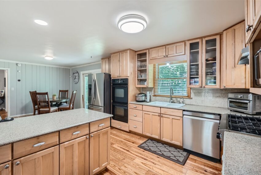 2334 Echo Hills Cir NE - Web Quality - 017 - 32 Kitchen