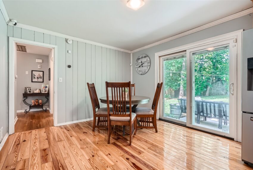 2334 Echo Hills Cir NE - Web Quality - 019 - 40 Breakfast Area