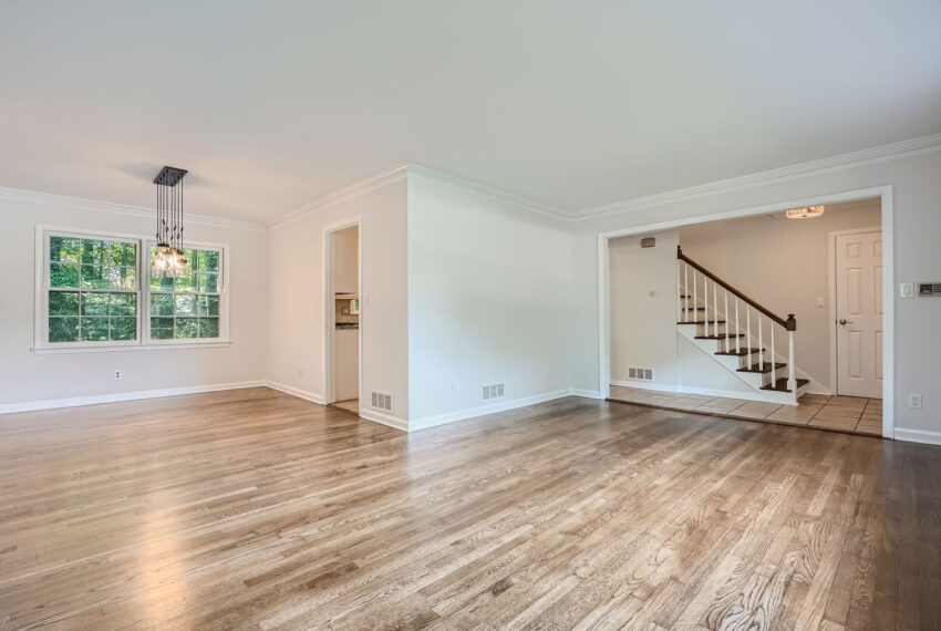 3943 tipperary Trail - Web Quality - 006 - 16 Living Room