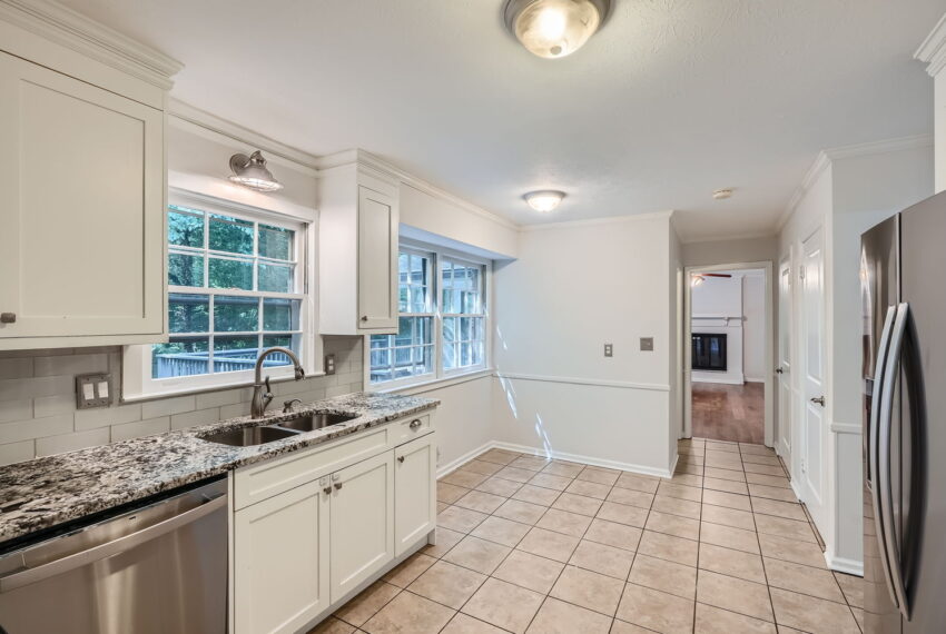 3943 tipperary Trail - Web Quality - 009 - 24 Kitchen