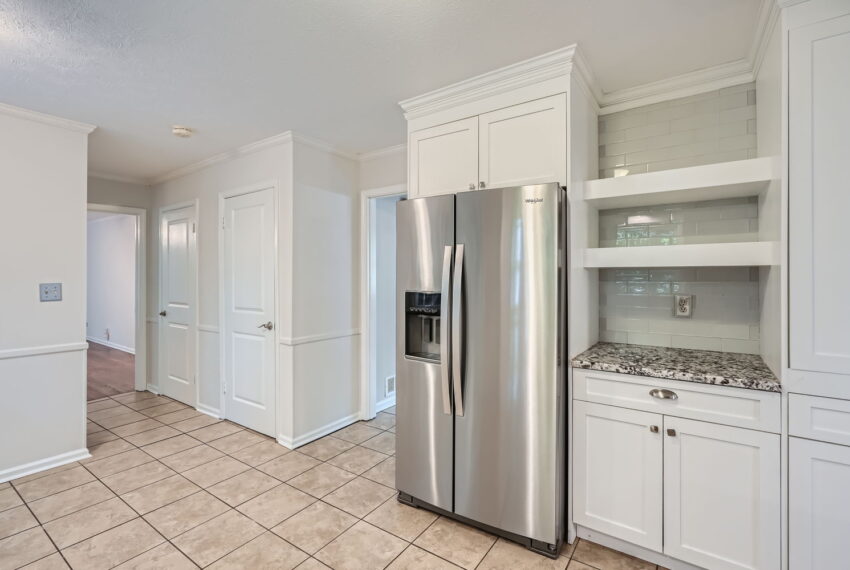 3943 tipperary Trail - Web Quality - 010 - 25 Kitchen