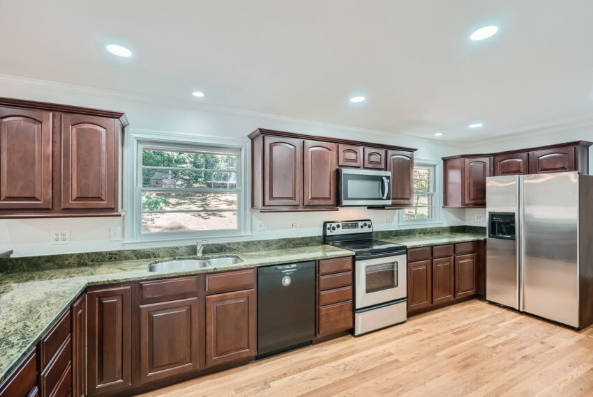 3132 Randolph Rd NE - Web Quality - 009 - 19 Kitchen