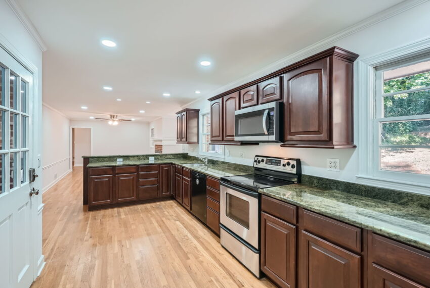 3132 Randolph Rd NE - Web Quality - 010 - 22 Kitchen