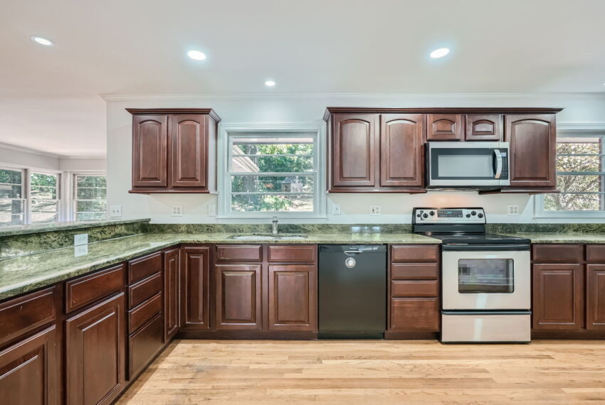 3132 Randolph Rd NE - Web Quality - 011 - 25 Kitchen Feature