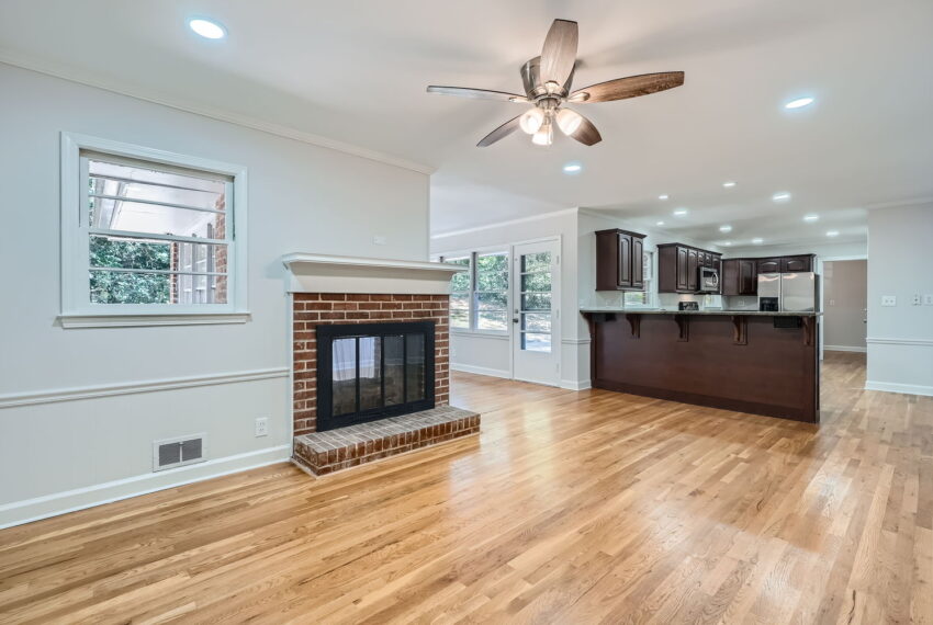 3132 Randolph Rd NE - Web Quality - 013 - 32 Family Room