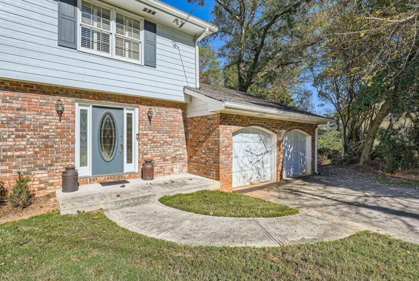 2958 Applewood Ct NE - Web Quality - 003 - 03 Exterior Front Entry