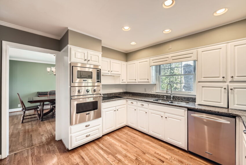 2958 Applewood Ct NE - Web Quality - 009 - 09 Kitchen