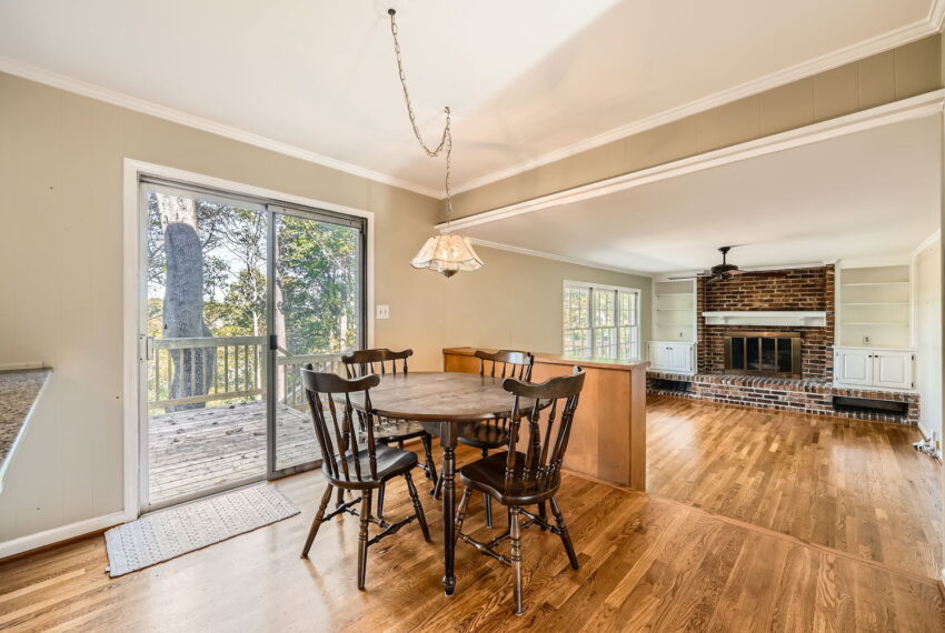 2958 Applewood Ct NE - Web Quality - 011 - 12 Breakfast Area