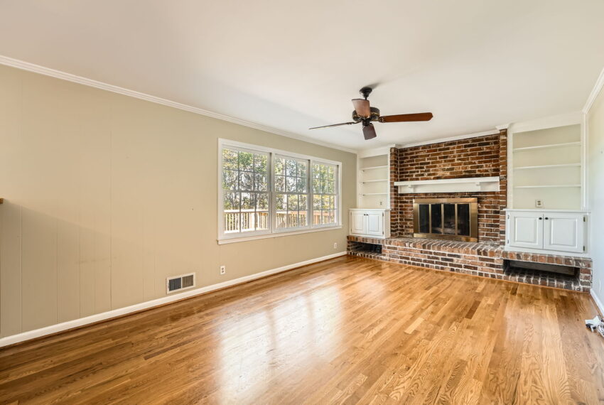 2958 Applewood Ct NE - Web Quality - 012 - 14 Family Room