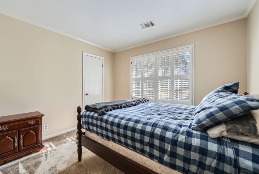 2958 Applewood Ct NE - Web Quality - 019 - 21 2nd Floor Bedroom