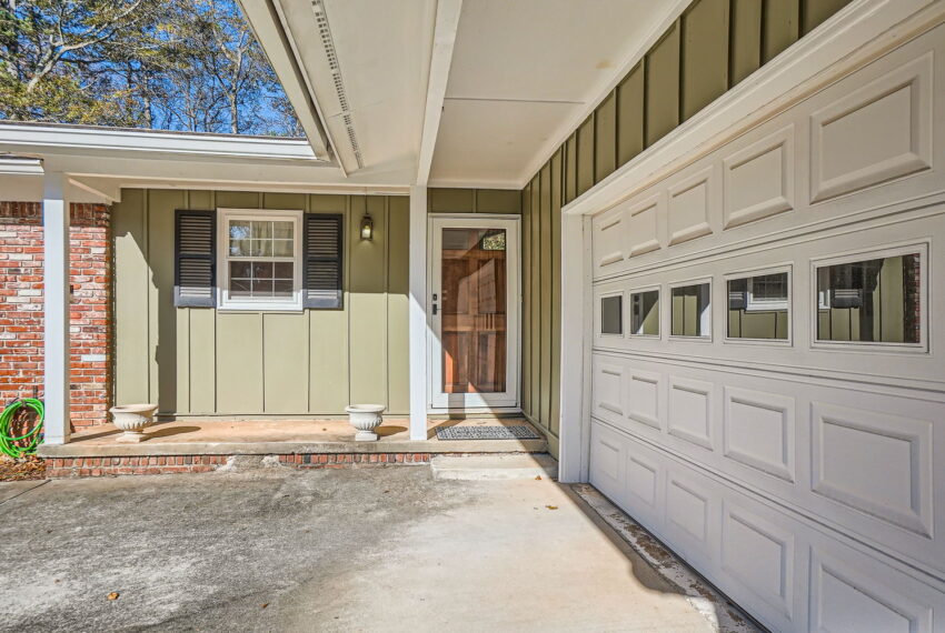 2760 Esquire Way - Web Quality - 004 - 04 Exterior Front Entry