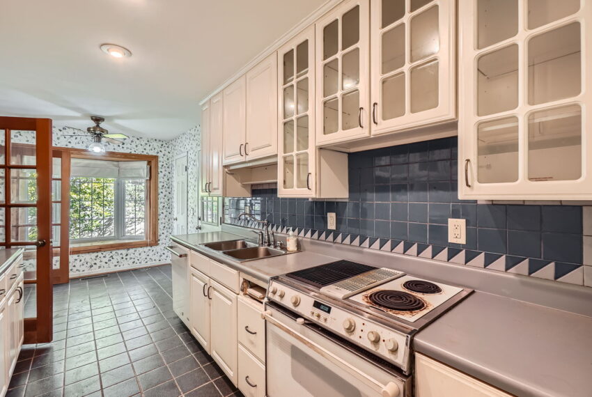 2760 Esquire Way - Web Quality - 008 - 09 Kitchen