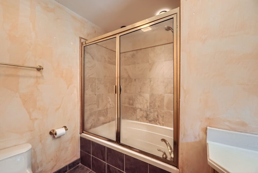 2760 Esquire Way - Web Quality - 014 - 16 Primary Bathroom