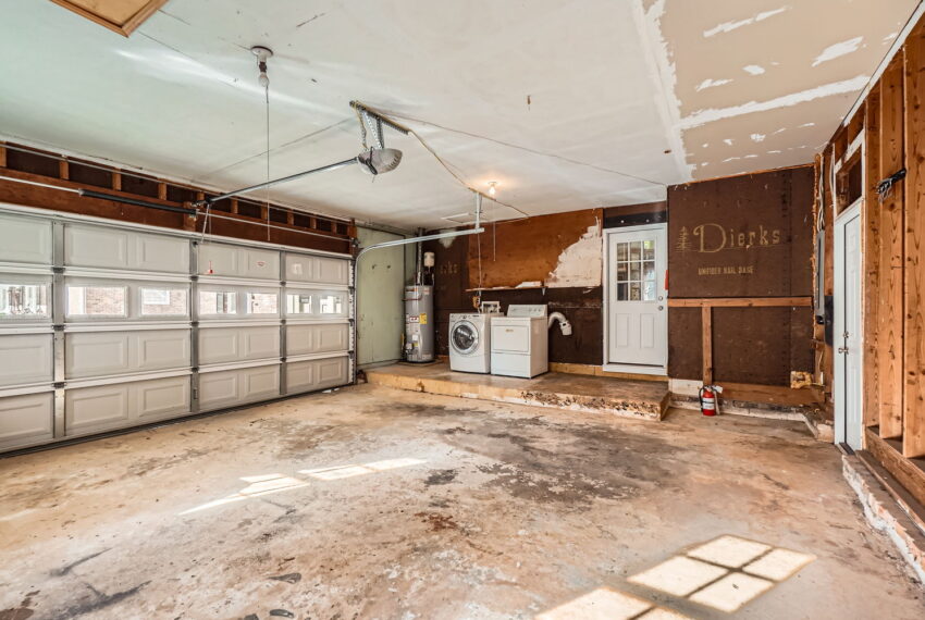 2760 Esquire Way - Web Quality - 020 - 22 Garage Interior