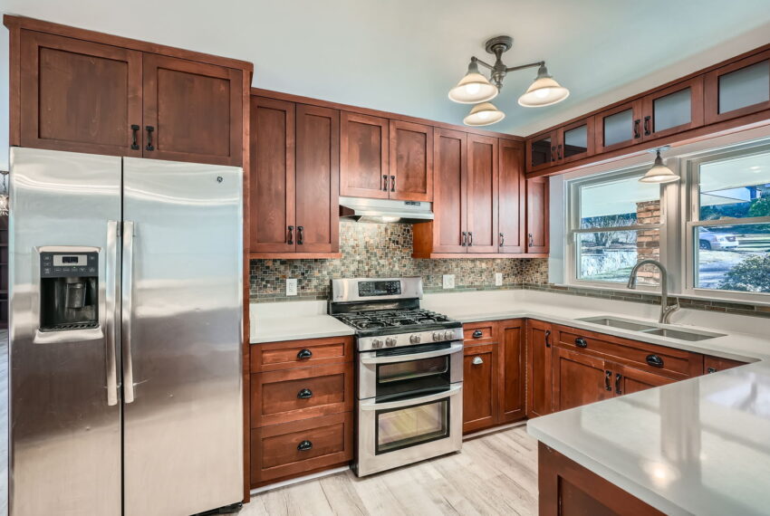 2328 Melinda Dr NE - Web Quality - 013 - 25 Kitchen